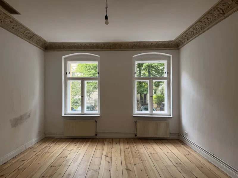 3-Zimmer-Wohnung in Mitte mit Stuck und Dielenboden — photo 1